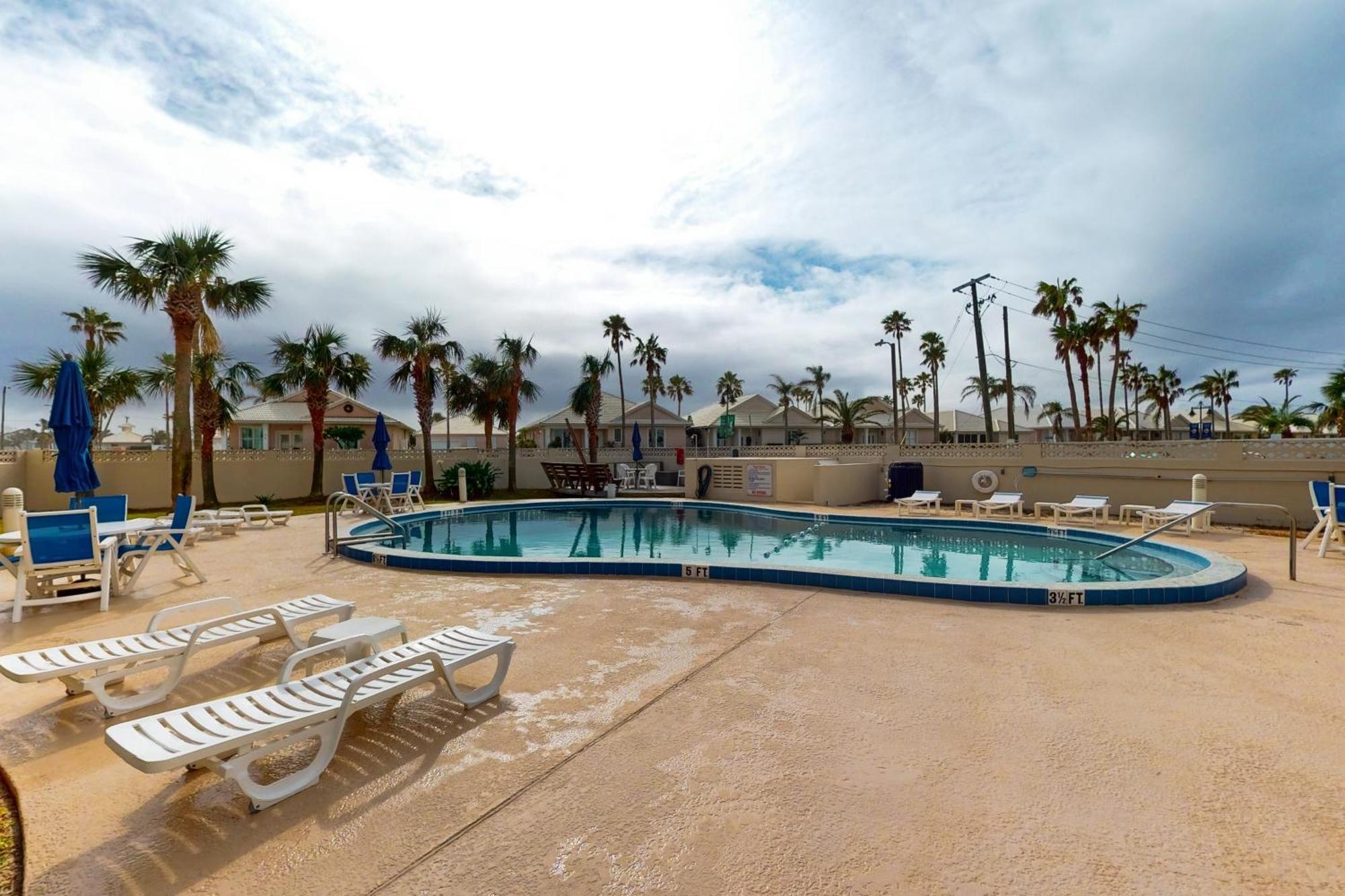 Daytona Beach Shores Condos Номер фото